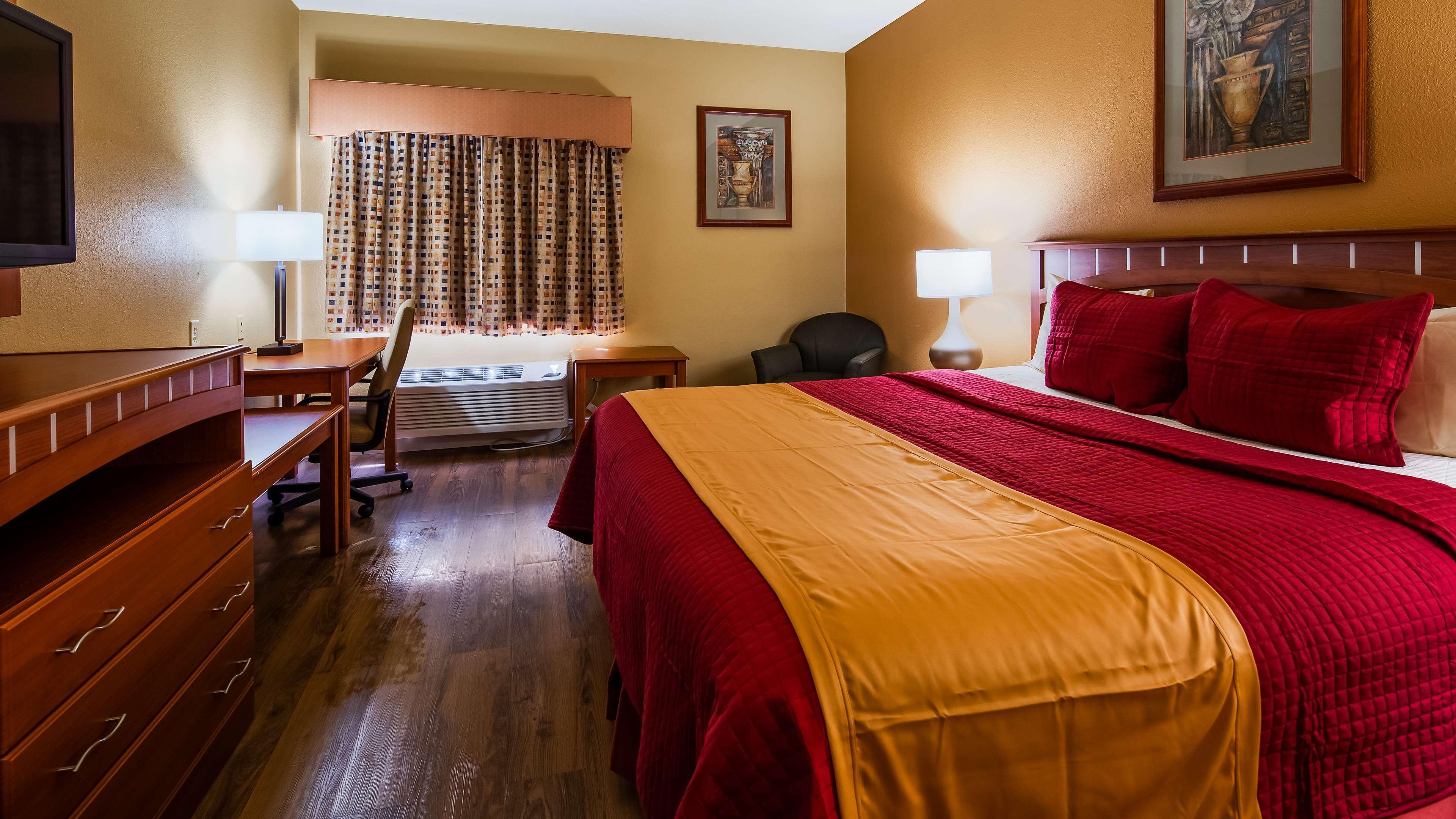 Best Western Plus Hannaford Inn & Suites Kenwood Exterior photo